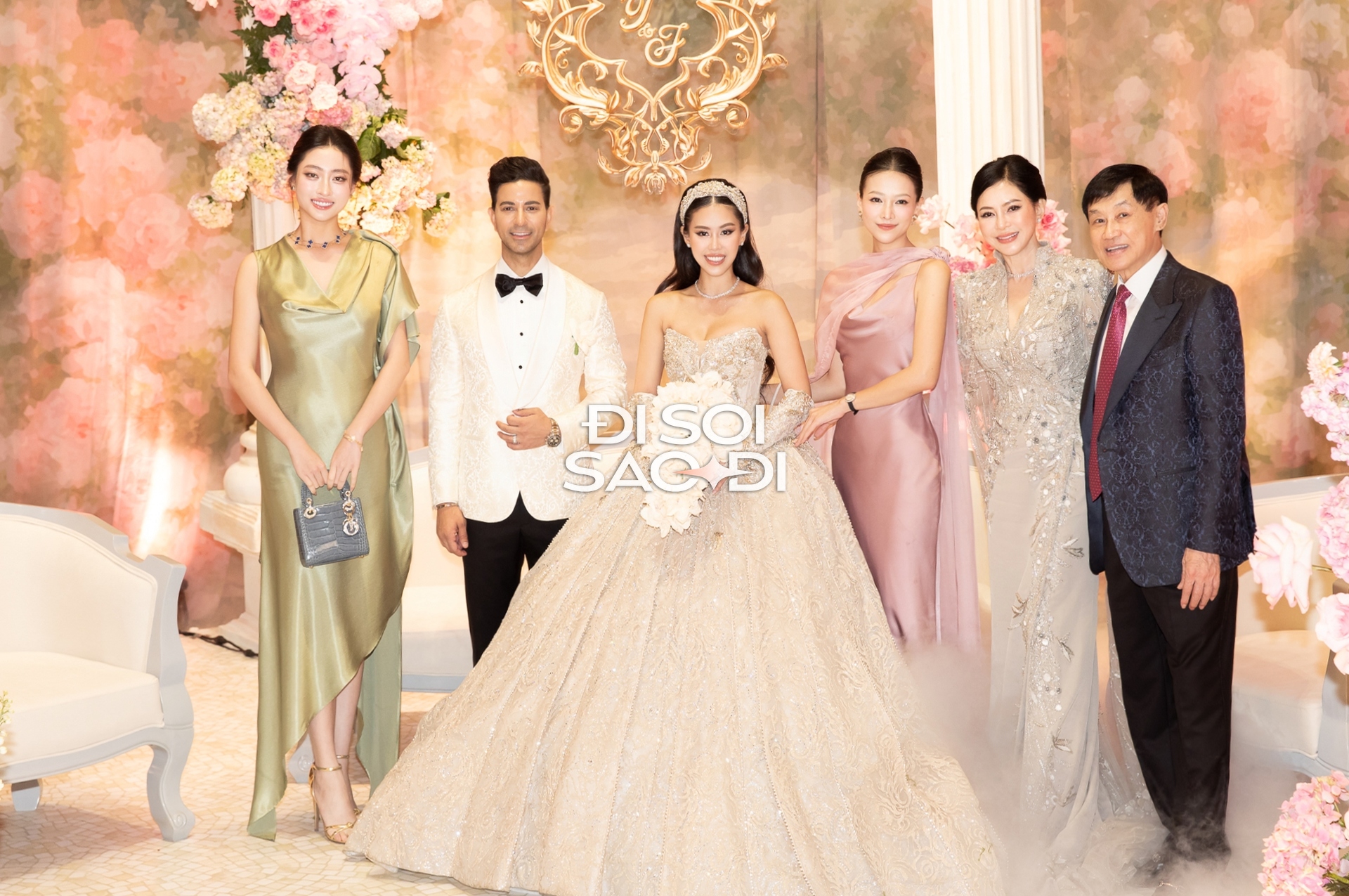 Đại tiệc sao trong đám cưới Tiên Nguyễn: Hà Tăng - Linh Rin đẹp ngây ngất, Tóc Tiên lẻ bóng đến dự- Ảnh 2. Đại tiệc sao trong đám cưới Tiên Nguyễn: Hà Tăng - Linh Rin đẹp ngây ngất, Tóc Tiên lẻ bóng đến dự- Ảnh 2.