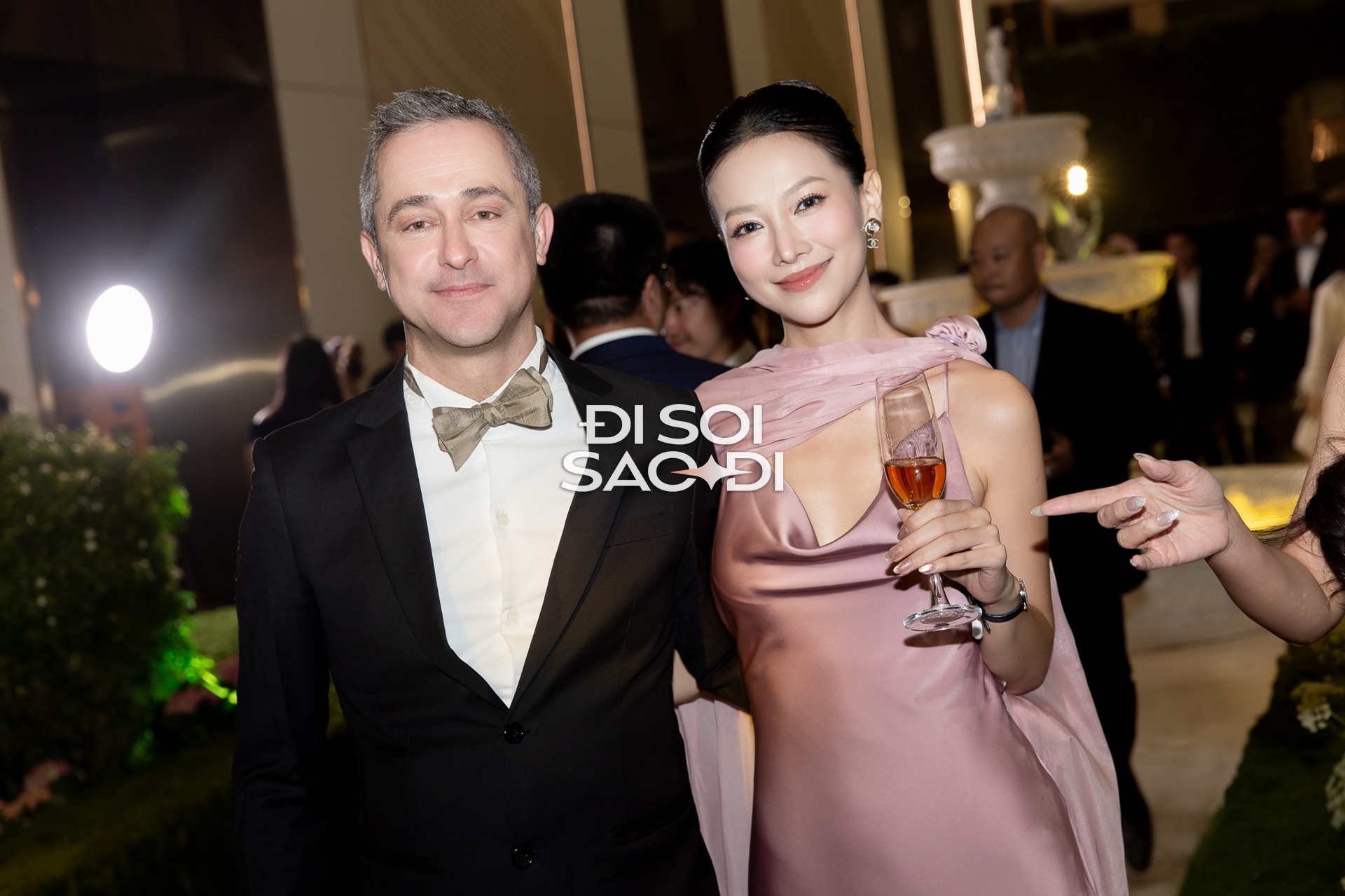 Đại tiệc sao trong đám cưới Tiên Nguyễn: Hà Tăng - Linh Rin đẹp ngây ngất, Tóc Tiên lẻ bóng đến dự- Ảnh 7. Đại tiệc sao trong đám cưới Tiên Nguyễn: Hà Tăng - Linh Rin đẹp ngây ngất, Tóc Tiên lẻ bóng đến dự- Ảnh 7.