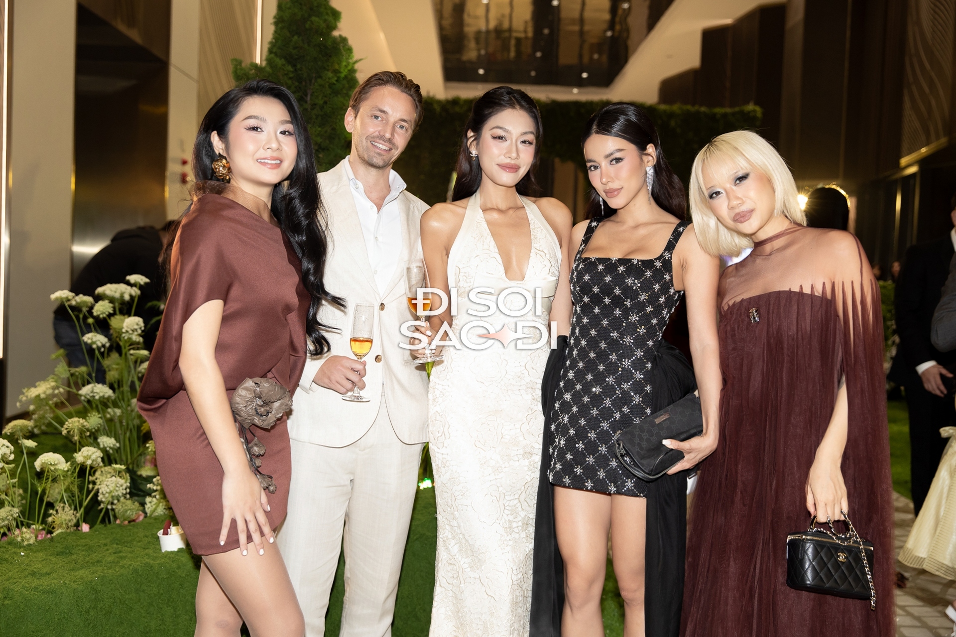 Đại tiệc sao trong đám cưới Tiên Nguyễn: Hà Tăng - Linh Rin đẹp ngây ngất, Tóc Tiên lẻ bóng đến dự- Ảnh 6. Đại tiệc sao trong đám cưới Tiên Nguyễn: Hà Tăng - Linh Rin đẹp ngây ngất, Tóc Tiên lẻ bóng đến dự- Ảnh 6.