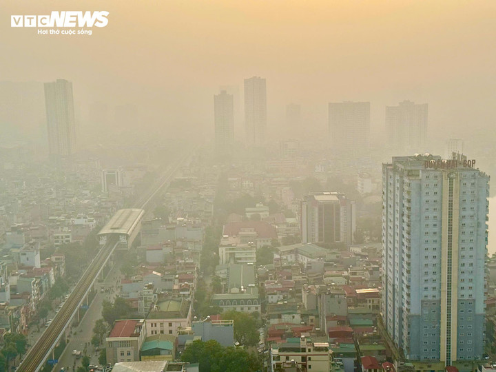 Tối nay, Hà Nội ô nhiễm nhất thế giới, chỉ số cao gấp 35 lần chuẩn WHO- Ảnh 1. Tối nay, Hà Nội ô nhiễm nhất thế giới, chỉ số cao gấp 35 lần chuẩn WHO- Ảnh 1.