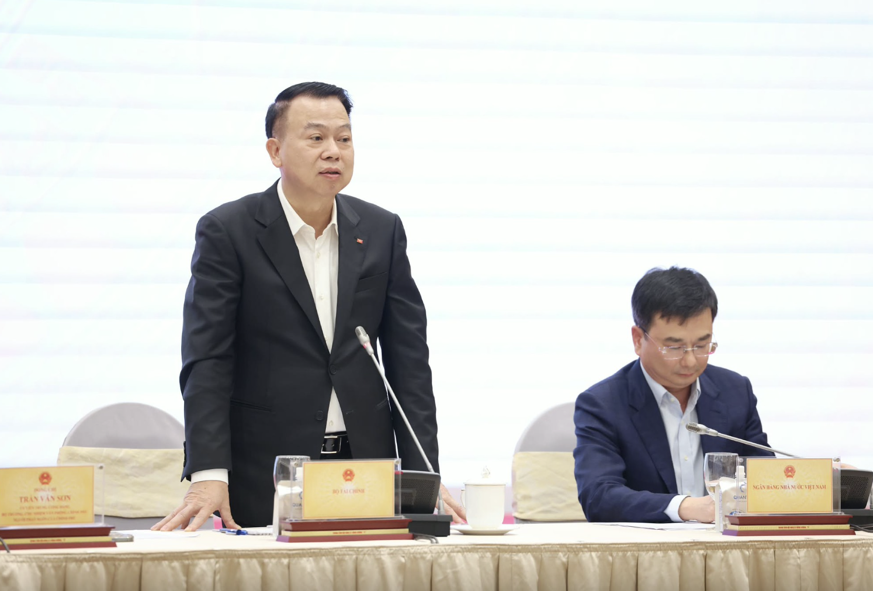 Giảm lãi vay cho 3 triệu khách hàng tại 22 tỉnh, thành chịu bão lũ - Ảnh 2.