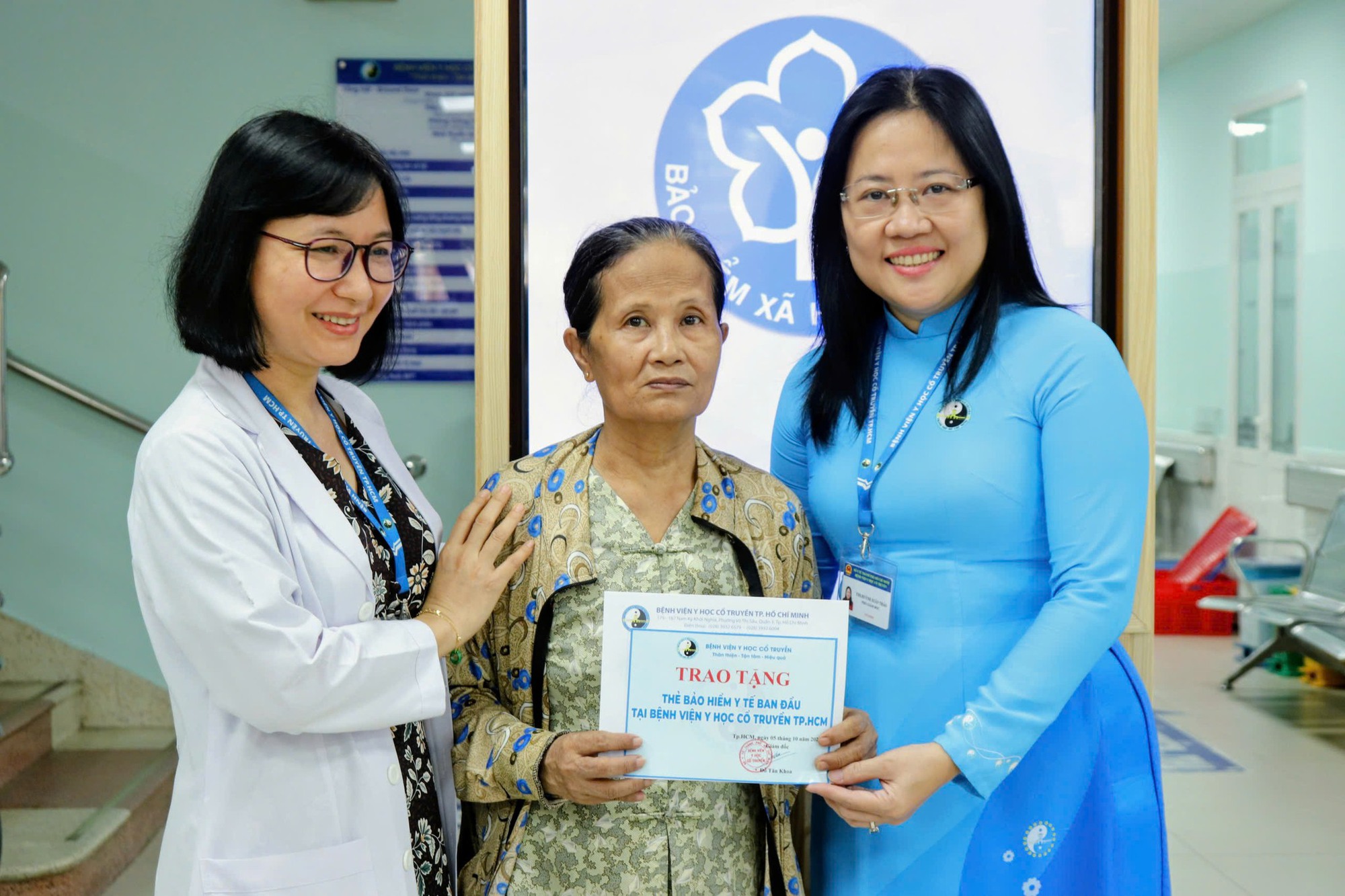 TPHCM: Thêm đối tượng được nhận thẻ BHYT miễn phí - Ảnh 1.