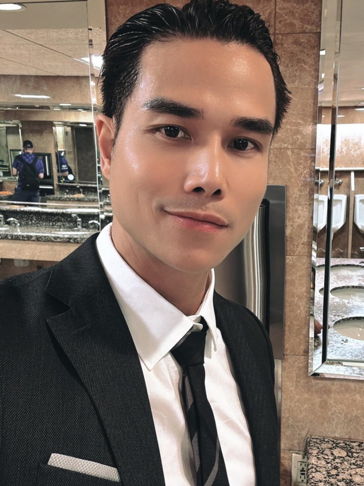 Nam vương tiếng tăm một thời bỏ showbiz đi dạy lái máy bay: 42 tuổi vẫn độc thân, được khen lão hóa ngược- Ảnh 1. Nam vương tiếng tăm một thời bỏ showbiz đi dạy lái máy bay: 42 tuổi vẫn độc thân, được khen lão hóa ngược- Ảnh 1.