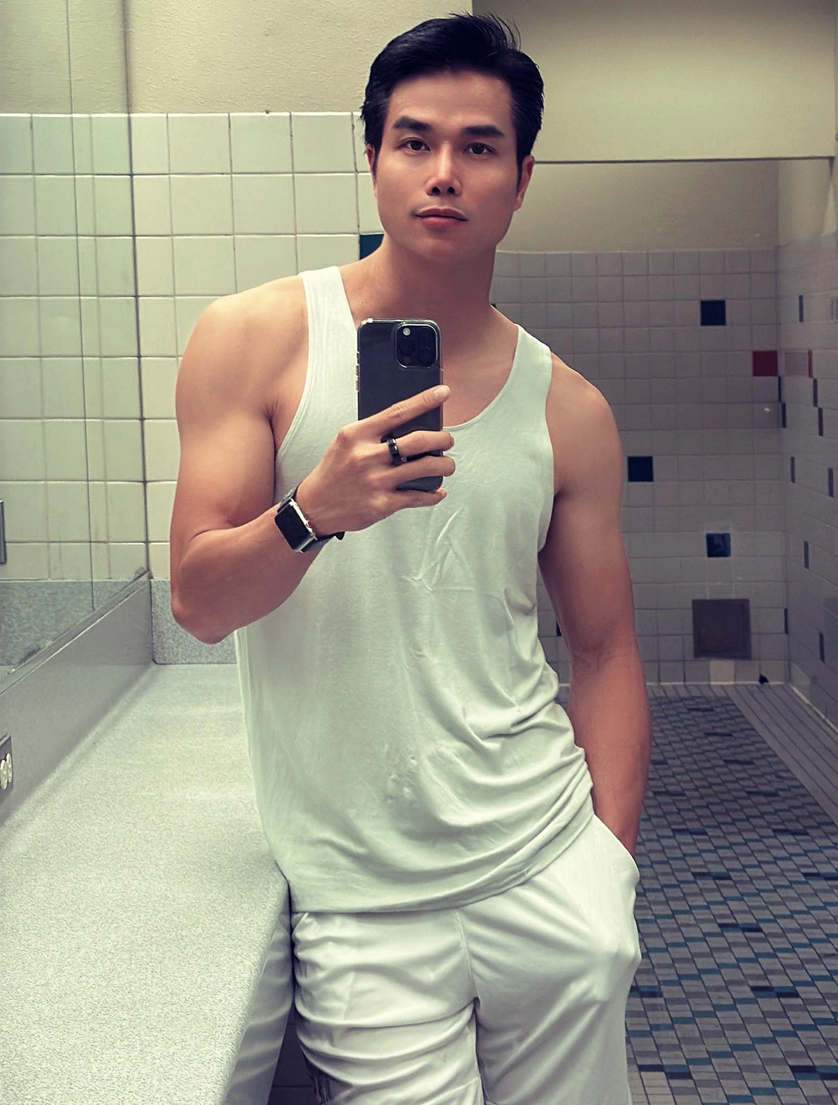 Nam vương tiếng tăm một thời bỏ showbiz đi dạy lái máy bay: 42 tuổi vẫn độc thân, được khen lão hóa ngược- Ảnh 2. Nam vương tiếng tăm một thời bỏ showbiz đi dạy lái máy bay: 42 tuổi vẫn độc thân, được khen lão hóa ngược- Ảnh 2.