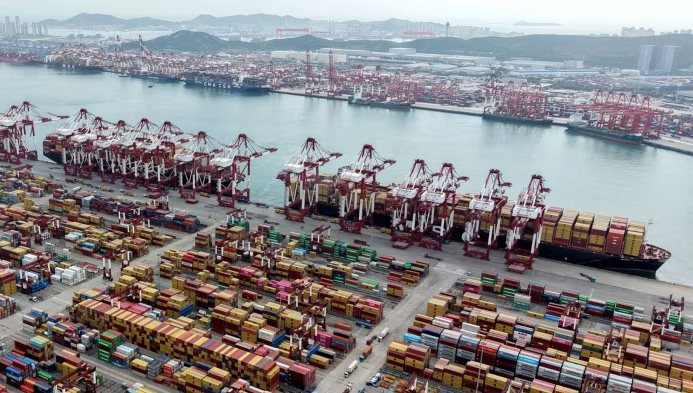 Lần đầu tiên trong lịch sử, thặng dư thương mại của Trung Quốc vượt 1 nghìn tỷ USD nhờ dịch chuyển dòng hàng từ Mỹ sang ĐNÁ, Châu Âu- Ảnh 2.