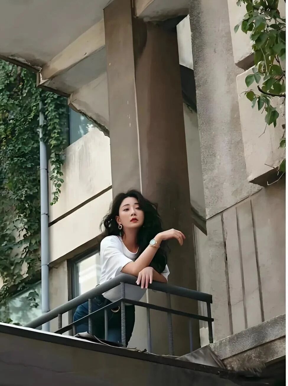 Biệt thự của "mỹ nhân có vòng eo đẹp nhất showbiz", ai đi qua cũng ngoái nhìn - Ảnh 3.