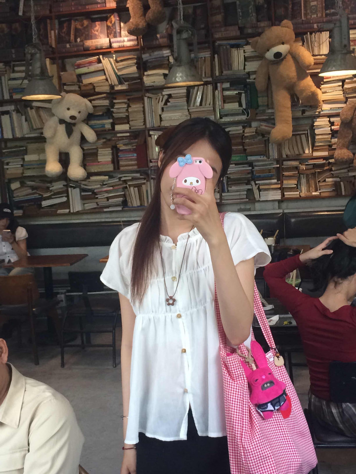 Giới trẻ 'đu trend' mua iphone 5 cũ giá rẻ để chụp những bức hoài cổ- Ảnh 1.