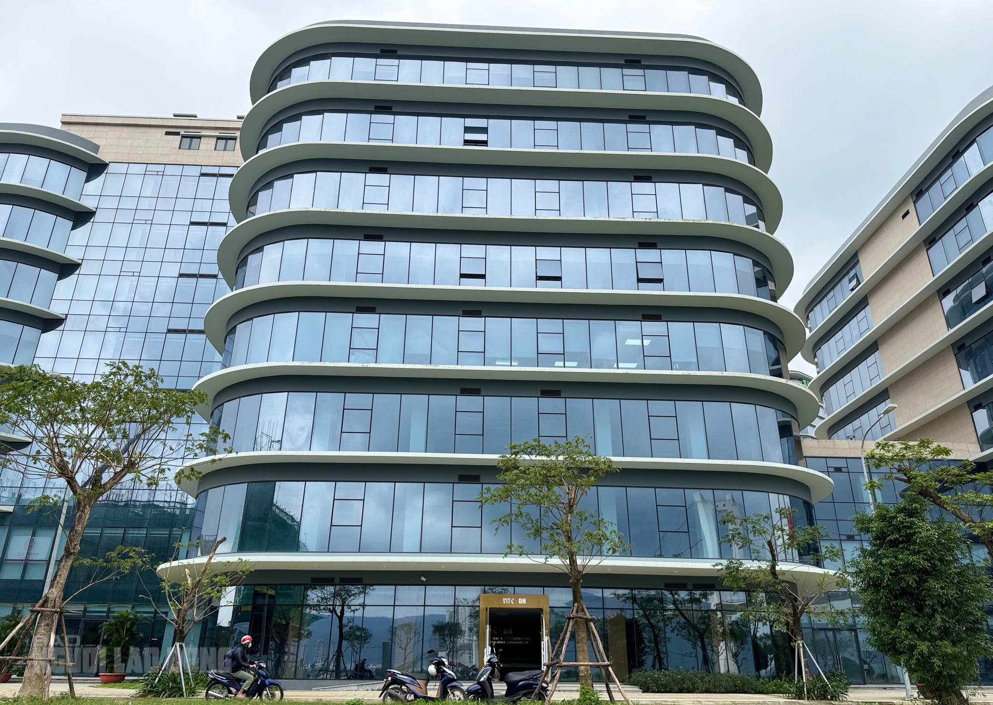 Cận cảnh trụ sở đầu tiên của Trung tâm tài chính quốc tế Việt Nam tại Đà Nẵng- Ảnh 3.