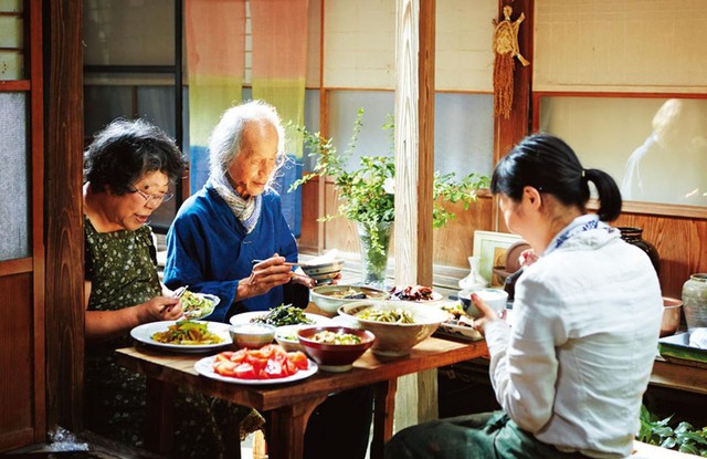 3 người đến xin làm giúp việc, chỉ một người đáp ứng nhu cầu "không nói ra" của cụ ông 76 tuổi- Ảnh 1.