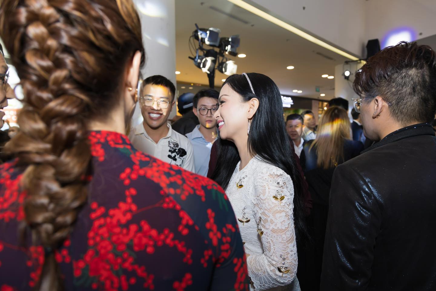 Nhan sắc ca sĩ giàu nhất Việt Nam, sở hữu 35 nghìn tỷ, đi phi cơ riêng, biệt thự có cả nhà hát Opera- Ảnh 12.