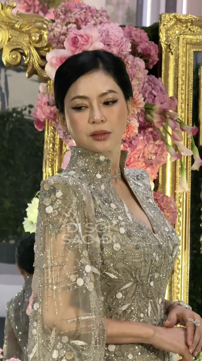 Phu nhân tỷ phú Jonathan Hạnh Nguyễn nhiều khác lạ trong siêu hôn lễ?- Ảnh 1. Phu nhân tỷ phú Jonathan Hạnh Nguyễn nhiều khác lạ trong siêu hôn lễ?- Ảnh 1.