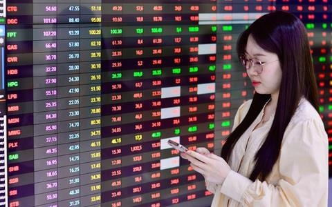 CTCK dự báo 3 kịch bản cho VN-Index tháng 12, chỉ tên nhóm cổ phiếu có triển vọng tích cực- Ảnh 1.