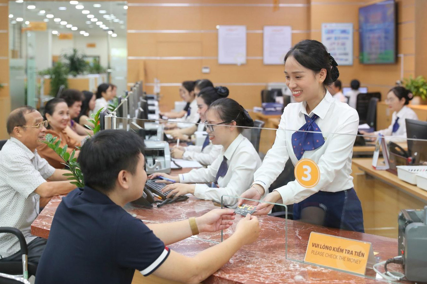 3 trường hợp bị ngân hàng khóa thẻ, dừng giao dịch từ 1/1/2026- Ảnh 1.