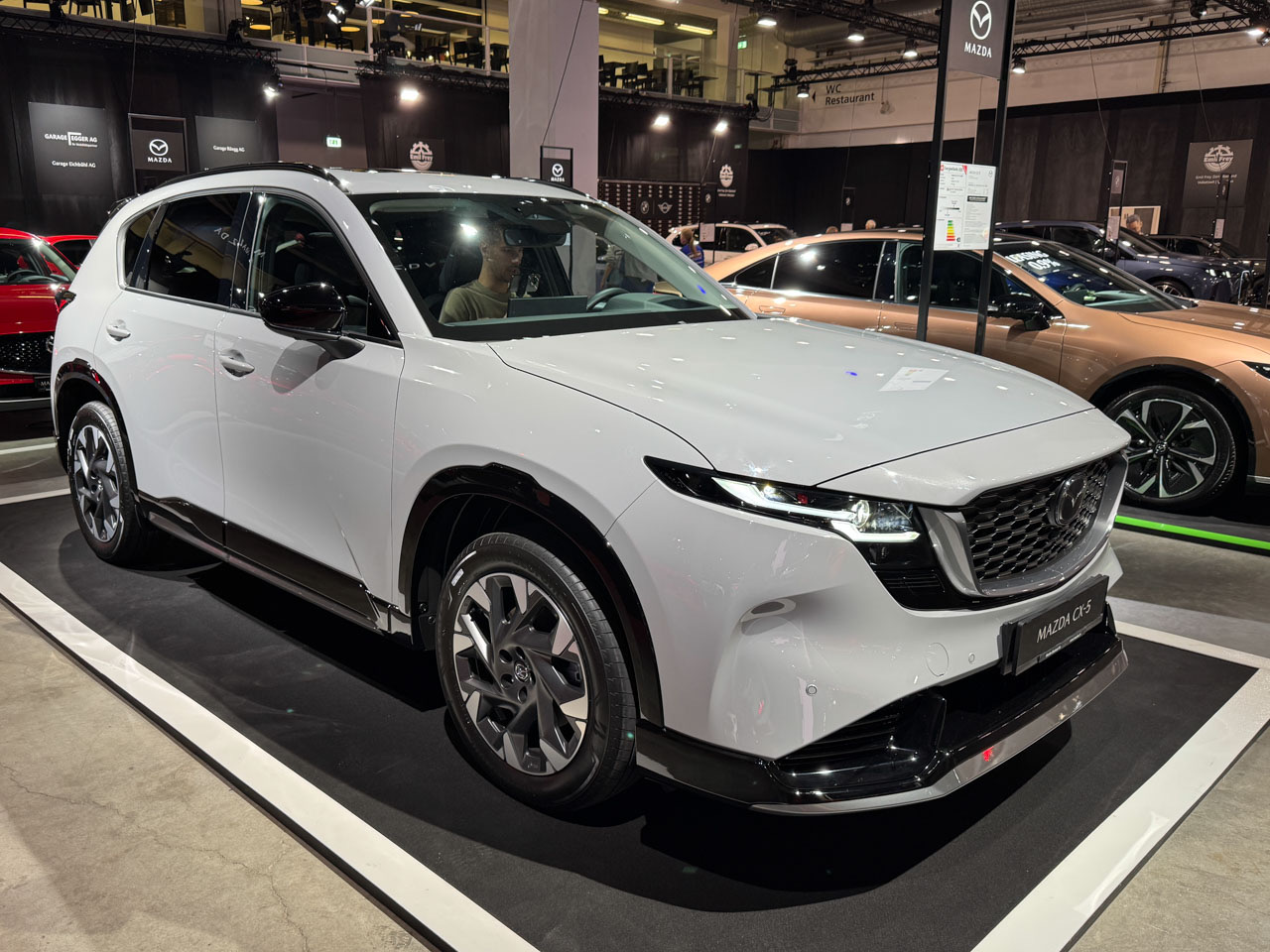 Rộ tin Mazda CX-5 đời mới, CX-90, CX-60 đầu tiên xuất hiện tại Việt Nam: Xe đã có mặt ở showroom, dễ ra mắt ngay ngày 11/12 tới- Ảnh 1. Rộ tin Mazda CX-5 đời mới, CX-90, CX-60 đầu tiên xuất hiện tại Việt Nam: Xe đã có mặt ở showroom, dễ ra mắt ngay ngày 11/12 tới- Ảnh 1.