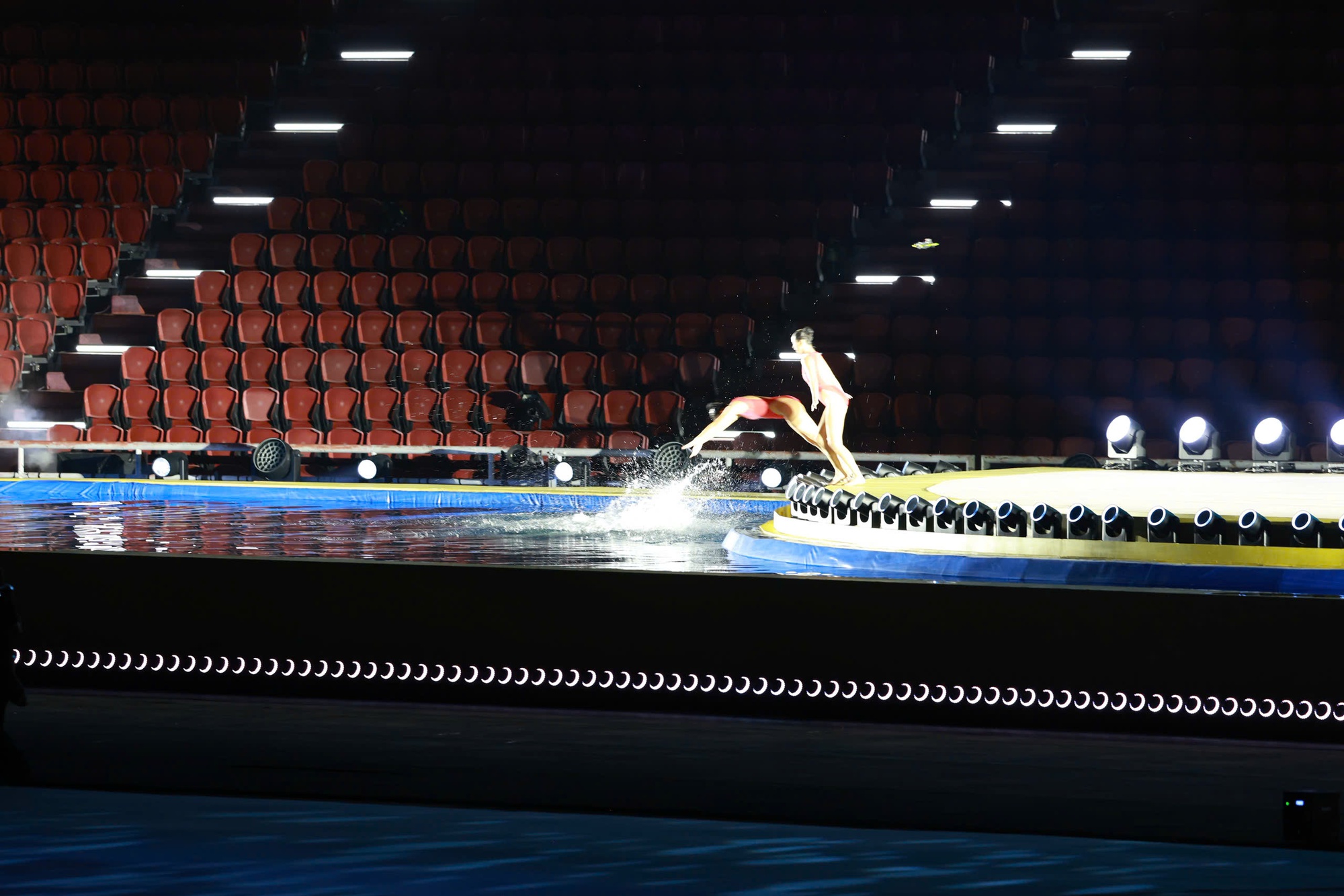 Ảnh: Toàn cảnh khai mạc SEA Games 33, lá cờ tổ quốc Việt Nam tự hào tung bay trên đấu trường khu vực- Ảnh 12. Ảnh: Toàn cảnh khai mạc SEA Games 33, lá cờ tổ quốc Việt Nam tự hào tung bay trên đấu trường khu vực- Ảnh 12.