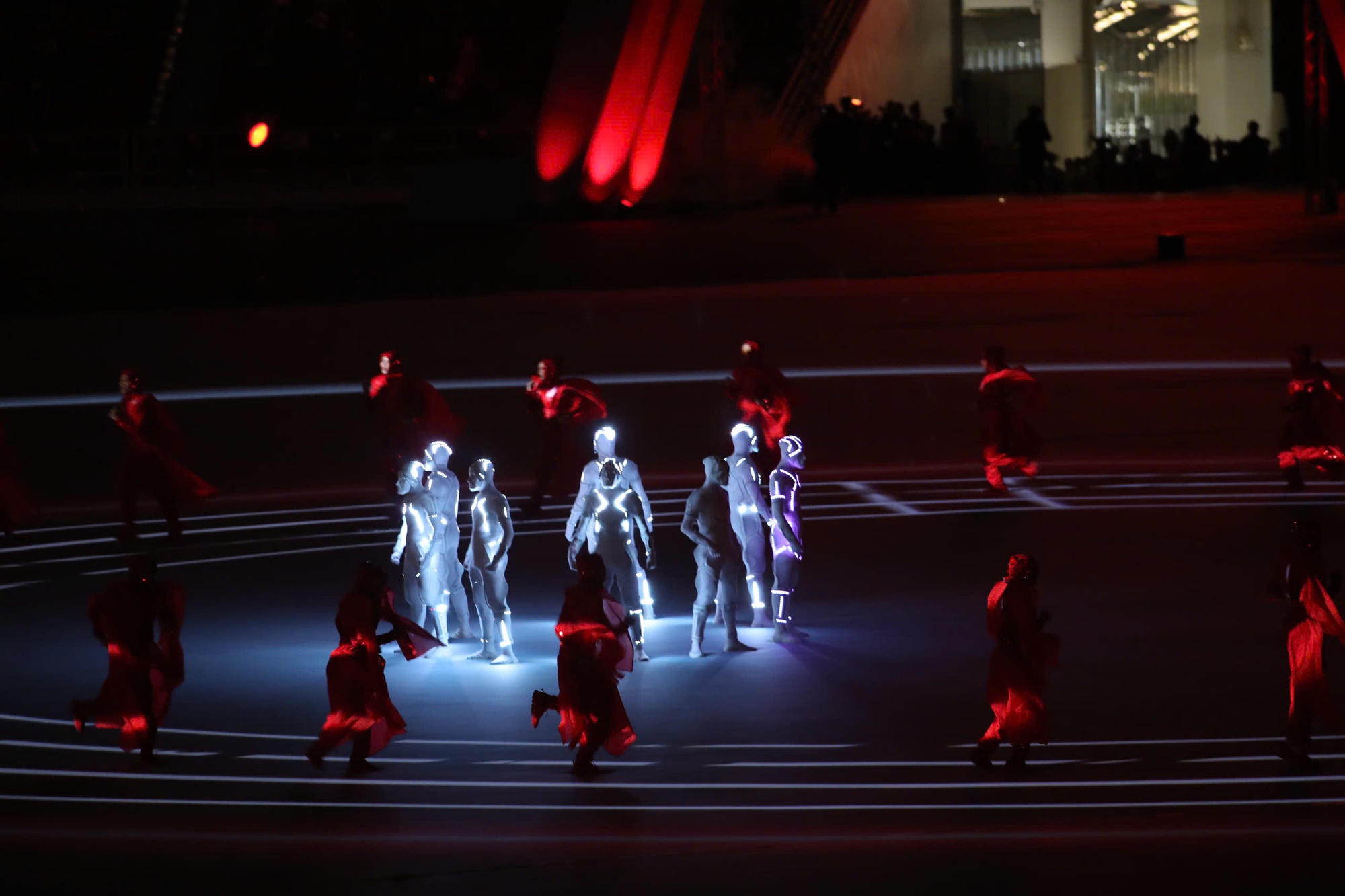 Ảnh: Toàn cảnh khai mạc SEA Games 33, lá cờ tổ quốc Việt Nam tự hào tung bay trên đấu trường khu vực- Ảnh 16. Ảnh: Toàn cảnh khai mạc SEA Games 33, lá cờ tổ quốc Việt Nam tự hào tung bay trên đấu trường khu vực- Ảnh 16.