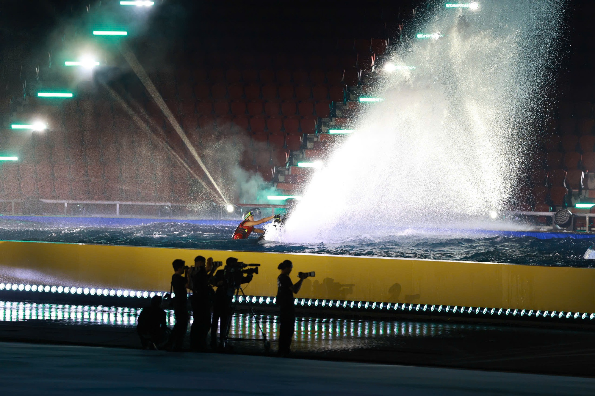 Ảnh: Toàn cảnh khai mạc SEA Games 33, lá cờ tổ quốc Việt Nam tự hào tung bay trên đấu trường khu vực- Ảnh 10. Ảnh: Toàn cảnh khai mạc SEA Games 33, lá cờ tổ quốc Việt Nam tự hào tung bay trên đấu trường khu vực- Ảnh 10.