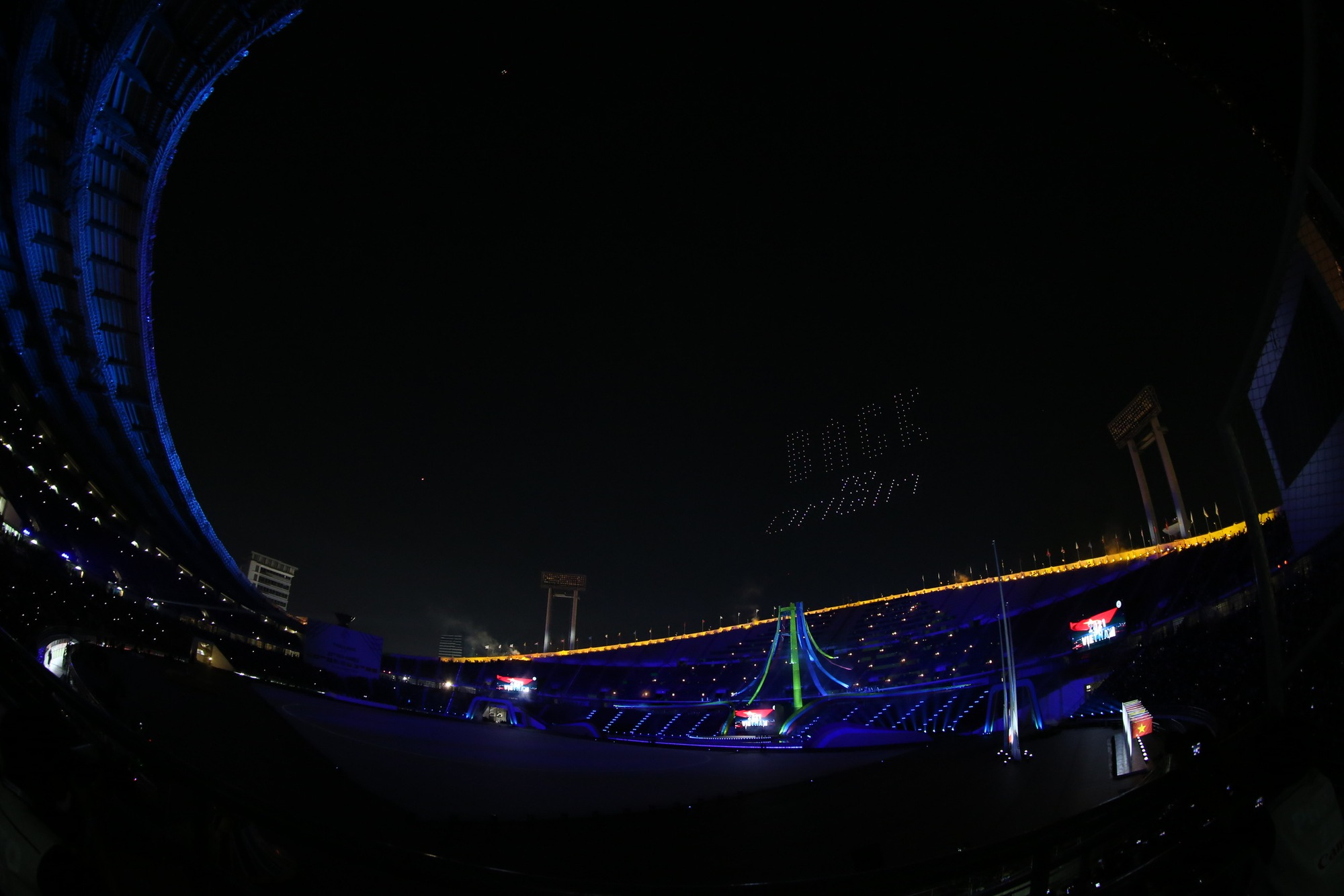 Ảnh: Toàn cảnh khai mạc SEA Games 33, lá cờ tổ quốc Việt Nam tự hào tung bay trên đấu trường khu vực- Ảnh 13. Ảnh: Toàn cảnh khai mạc SEA Games 33, lá cờ tổ quốc Việt Nam tự hào tung bay trên đấu trường khu vực- Ảnh 13.