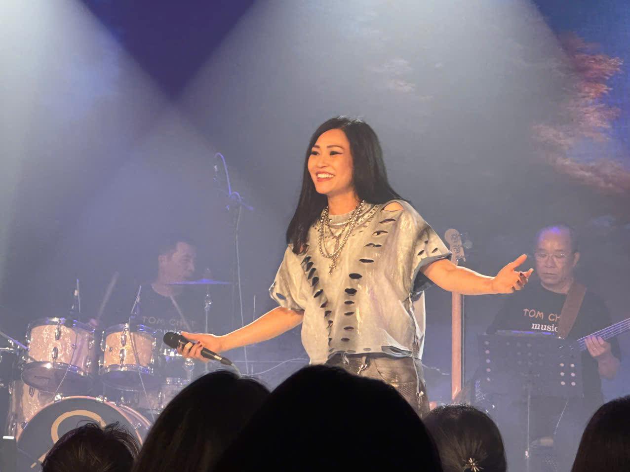 Ca sĩ nổi tiếng U55, quê Thanh Hóa có chồng là người miền núi Ấn Độ: Công khai hơn 1 năm vẫn giấu 1 điều- Ảnh 2.