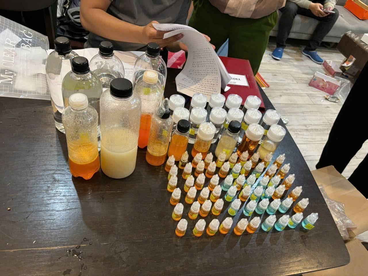 Khám xét khẩn cấp nơi ở của Nguyễn Quang Hải sinh năm 2000 - Ảnh 2.