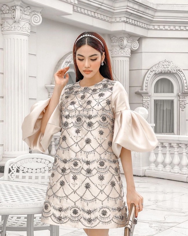 Mỹ nhân Việt 26 tuổi lên xe hoa với đại gia: Ở dinh thự dát vàng tráng lệ, sống như công chúa đời thực- Ảnh 16. Mỹ nhân Việt 26 tuổi lên xe hoa với đại gia: Ở dinh thự dát vàng tráng lệ, sống như công chúa đời thực- Ảnh 16.