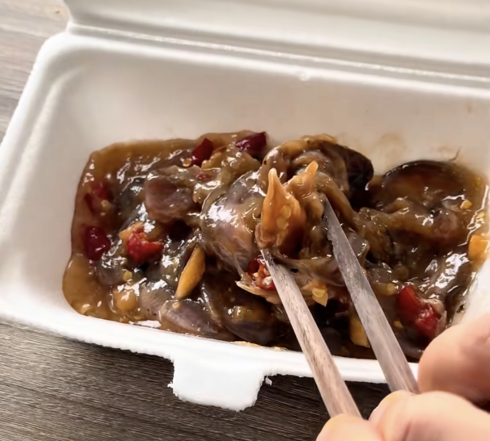 Mặt vị khách Tây "biến sắc" khi ăn thử một món Việt, dân mạng lập tức chỉ ra vấn đề - Ảnh 3. Mặt vị khách Tây "biến sắc" khi ăn thử một món Việt, dân mạng lập tức chỉ ra vấn đề - Ảnh 3.