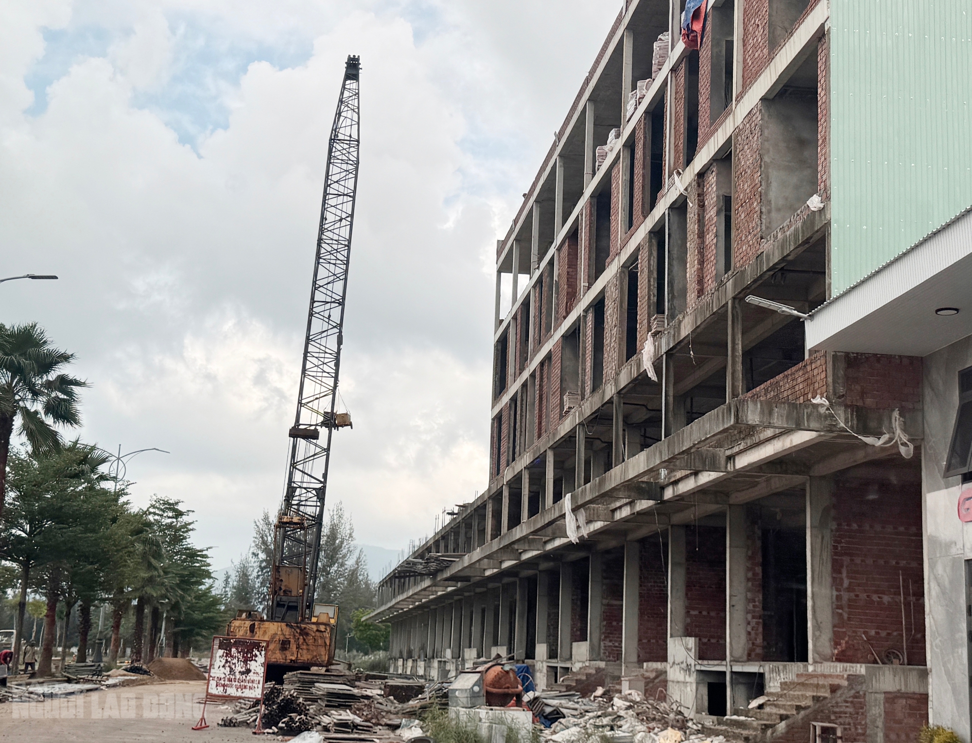 Khu đô thị quốc tế Đa Phước thi công trở lại sau nhiều năm ngừng trệ - Ảnh 3.