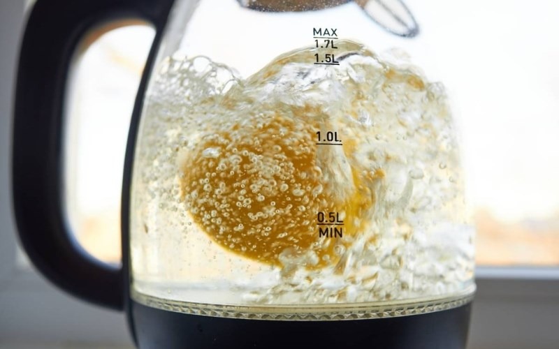 Cả đời dùng ấm siêu tốc, ai cũng nghĩ nó vô hại: Nào ngờ tiềm ẩn 4 rủi ro đe dọa sức khỏe- Ảnh 5. Cả đời dùng ấm siêu tốc, ai cũng nghĩ nó vô hại: Nào ngờ tiềm ẩn 4 rủi ro đe dọa sức khỏe- Ảnh 5.