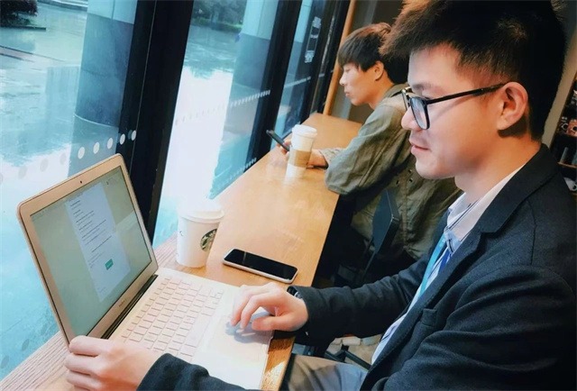 Shipper 28 tuổi chỉ chạy 20 đơn/ngày: 17 tháng sau, chân tướng lộ ra khiến 110 triệu người nghẹn lời- Ảnh 3. Shipper 28 tuổi chỉ chạy 20 đơn/ngày: 17 tháng sau, chân tướng lộ ra khiến 110 triệu người nghẹn lời- Ảnh 3.