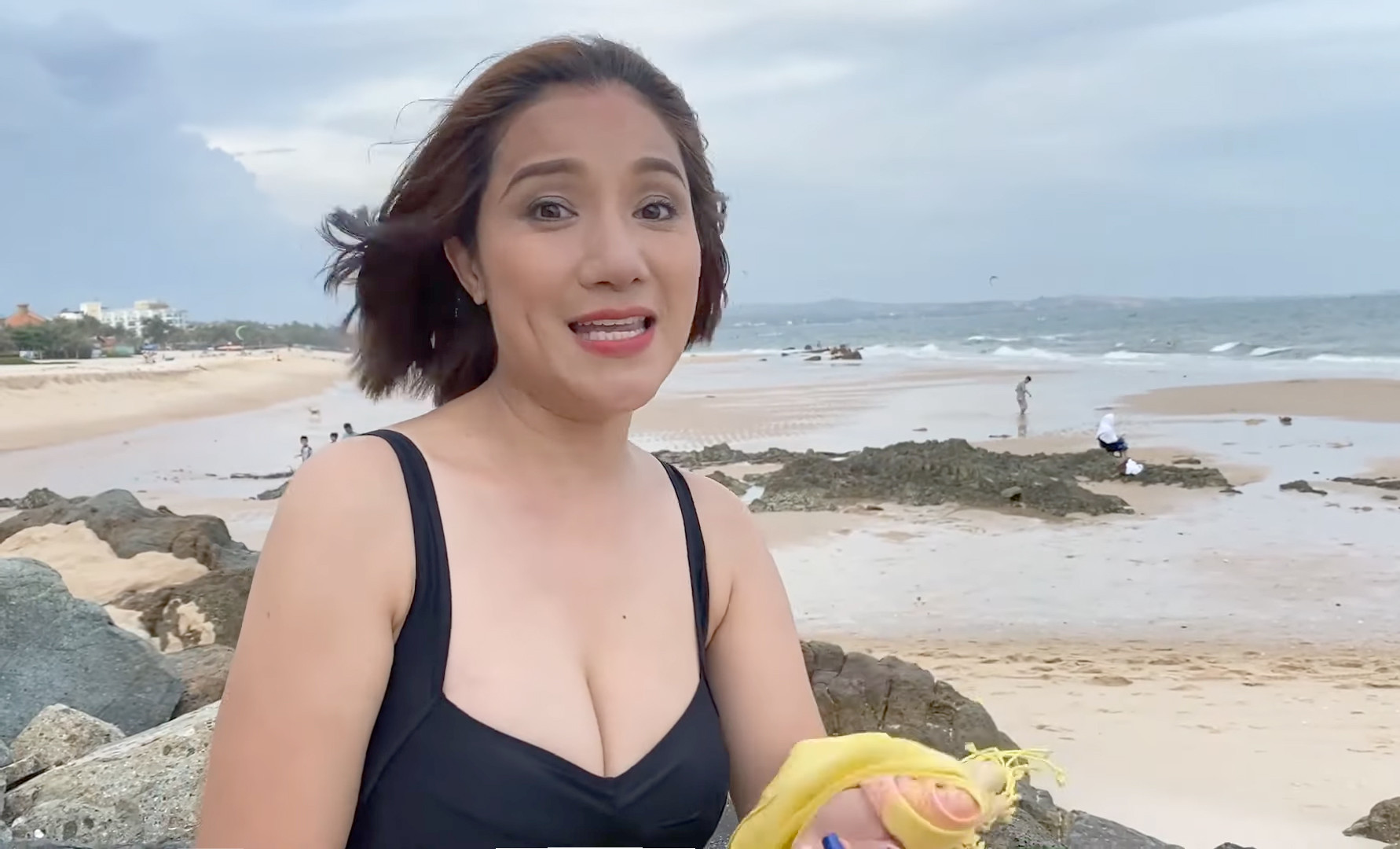 Lý do mẹ đơn thân là NSƯT hàng đầu miền Nam rao bán nhà, ô tô, quần áo?- Ảnh 2.