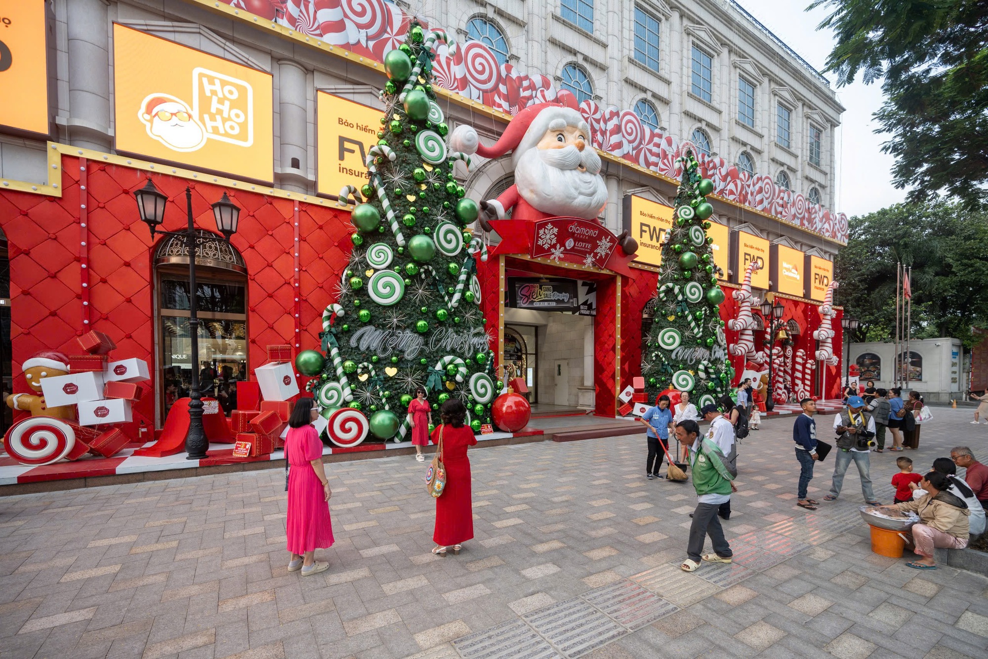 Thắp sáng mùa Giáng sinh trên thành phố mang tên Bác- Ảnh 3. Thắp sáng mùa Giáng sinh trên thành phố mang tên Bác- Ảnh 3.