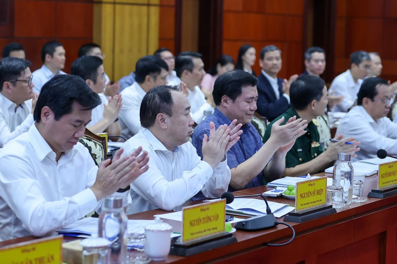 Thủ tướng: Phát huy lợi thế hiếm có, đưa Tây Ninh phát triển tăng tốc, bứt phá, bền vững- Ảnh 10.