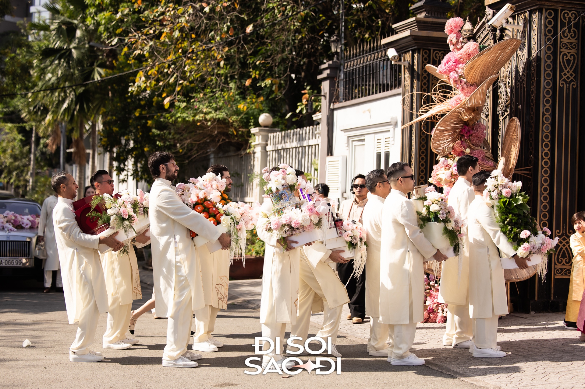 Cùng là đám cưới nhưng đây là chuyện Tiên Nguyễn được làm, Hà Tăng - Linh Rin thì không!- Ảnh 1. Cùng là đám cưới nhưng đây là chuyện Tiên Nguyễn được làm, Hà Tăng - Linh Rin thì không!- Ảnh 1.