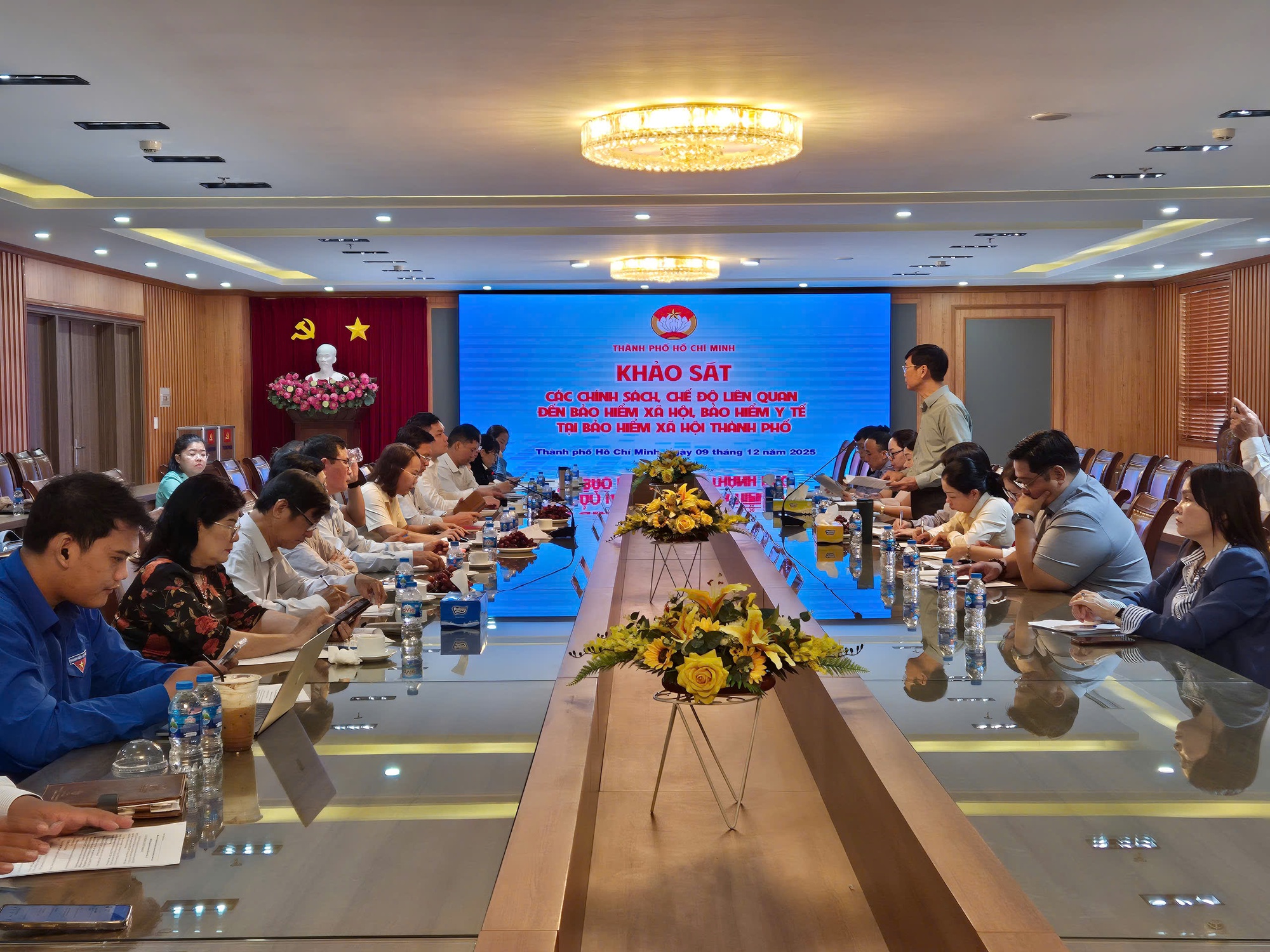 Kiến nghị đưa tài xế xe ôm công nghệ, người làm việc trực tuyến vào đối tượng đóng BHXH bắt buộc - Ảnh 2.