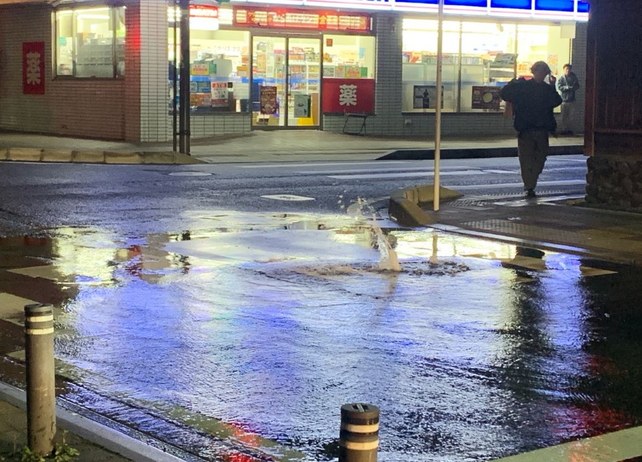 Nhật Bản cảnh báo nguy cơ động đất mới sau trận động đất mạnh 7,5 độ - Ảnh 3. Nhật Bản cảnh báo nguy cơ động đất mới sau trận động đất mạnh 7,5 độ - Ảnh 3.