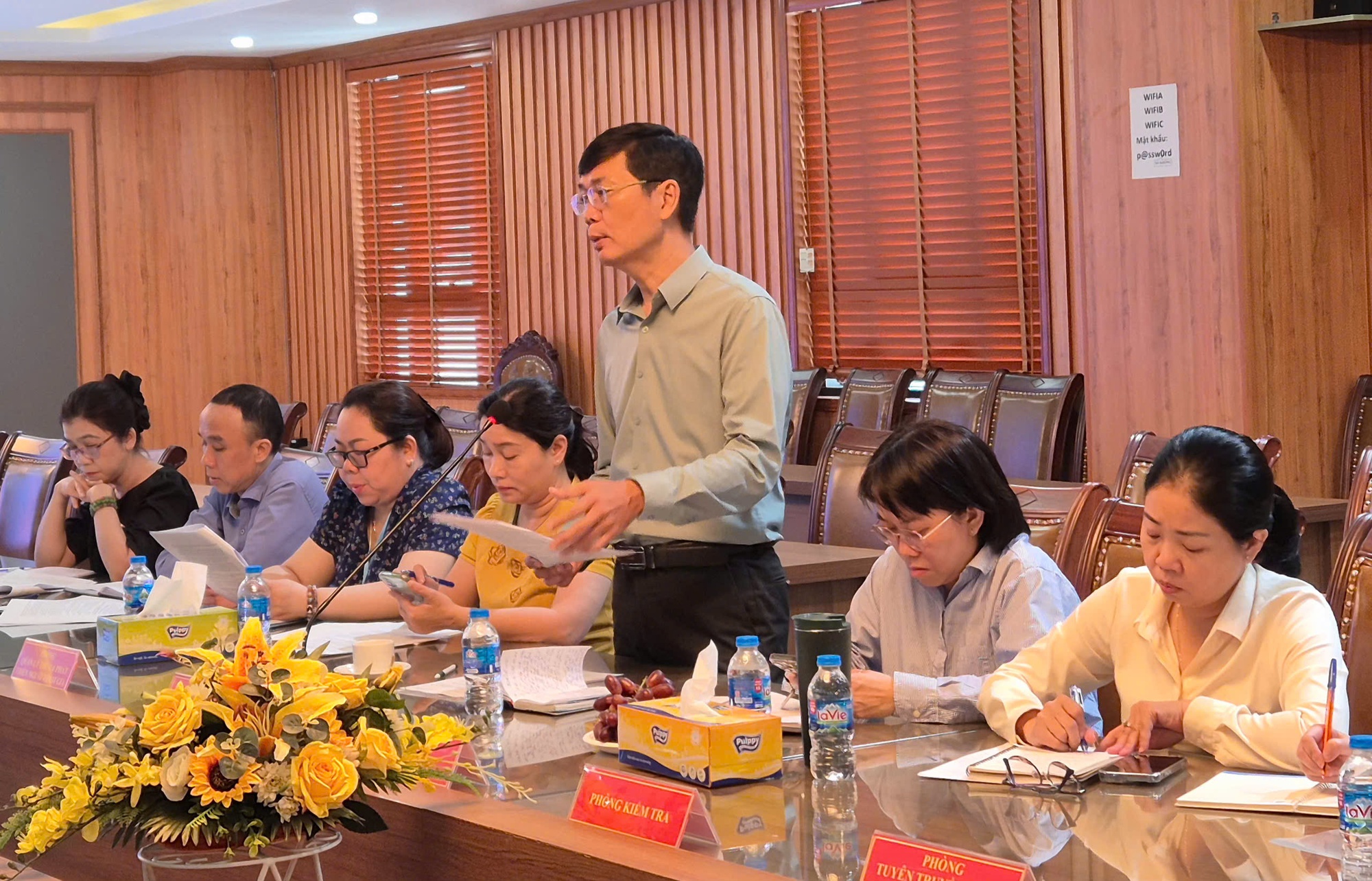 Kiến nghị đưa tài xế xe ôm công nghệ, người làm việc trực tuyến vào đối tượng đóng BHXH bắt buộc - Ảnh 2.