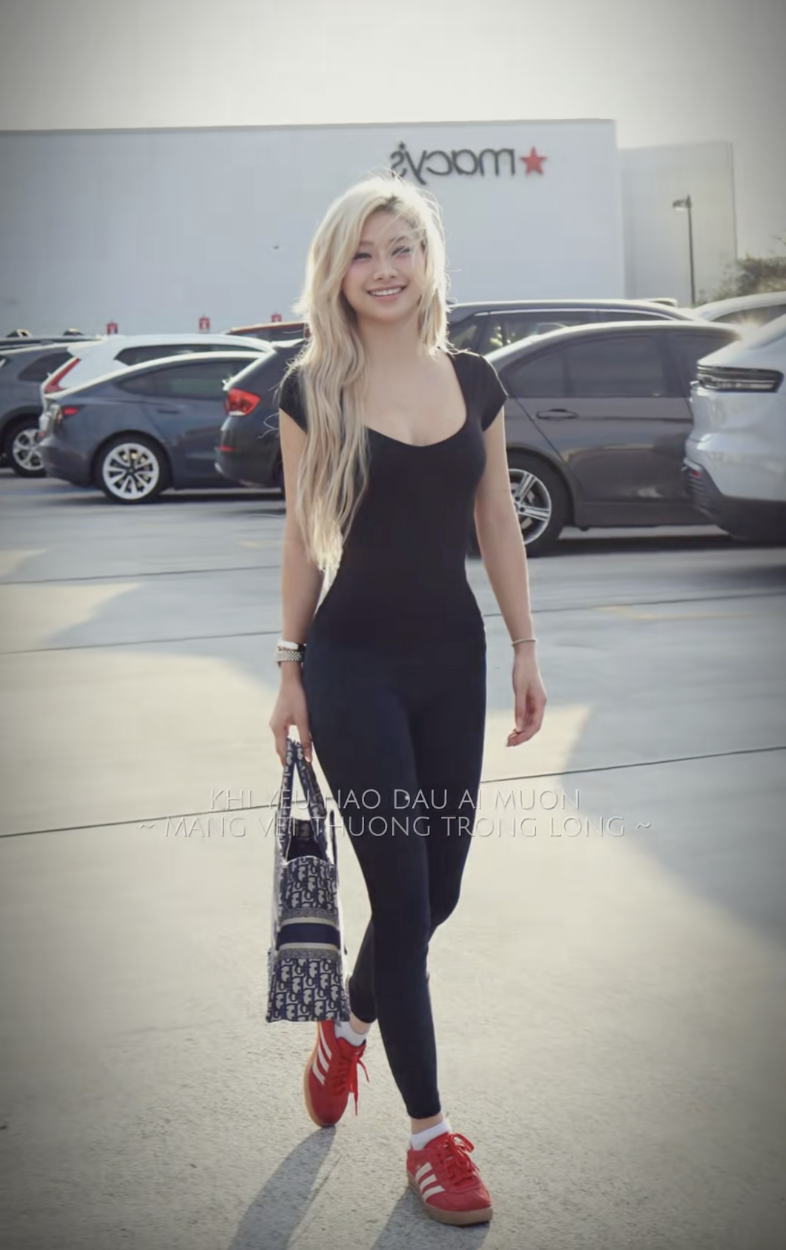 Louis Phạm diện áo phông cũng sexy hết nấc, liên tục "flex" cuộc sống sanh chảnh bên bạn trai Việt kiều - Ảnh 7. Louis Phạm diện áo phông cũng sexy hết nấc, liên tục "flex" cuộc sống sanh chảnh bên bạn trai Việt kiều - Ảnh 7.