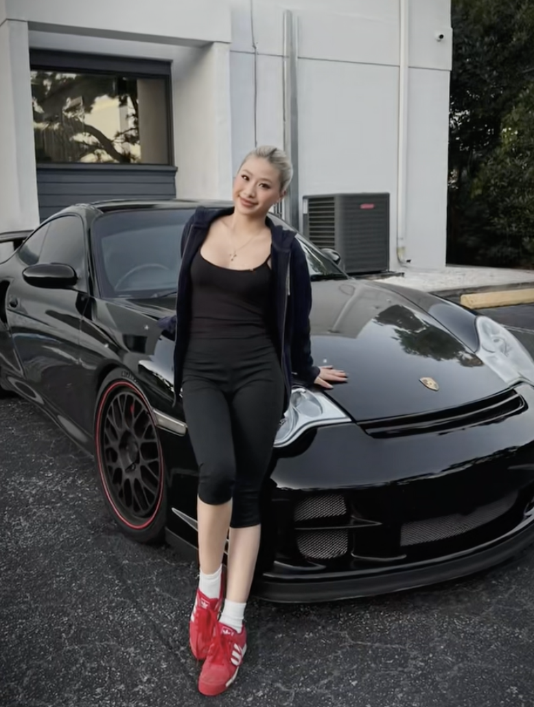 Louis Phạm diện áo phông cũng sexy hết nấc, liên tục "flex" cuộc sống sanh chảnh bên bạn trai Việt kiều - Ảnh 8. Louis Phạm diện áo phông cũng sexy hết nấc, liên tục "flex" cuộc sống sanh chảnh bên bạn trai Việt kiều - Ảnh 8.