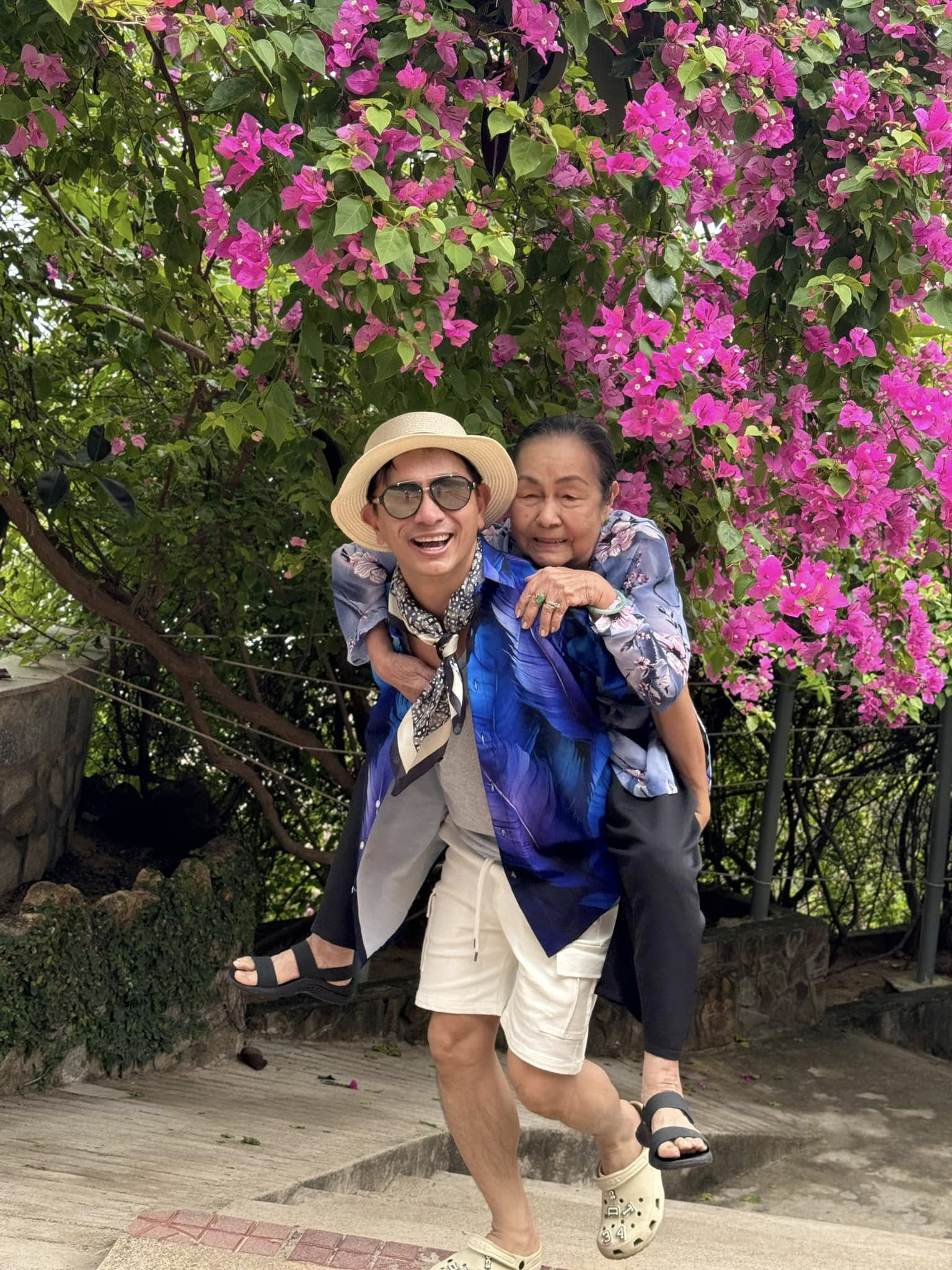 Nam nghệ sĩ là Giám đốc Nghệ thuật, 50 tuổi vẫn ở với mẹ: "Cuộc đời mình đừng trông chờ người khác"- Ảnh 3.