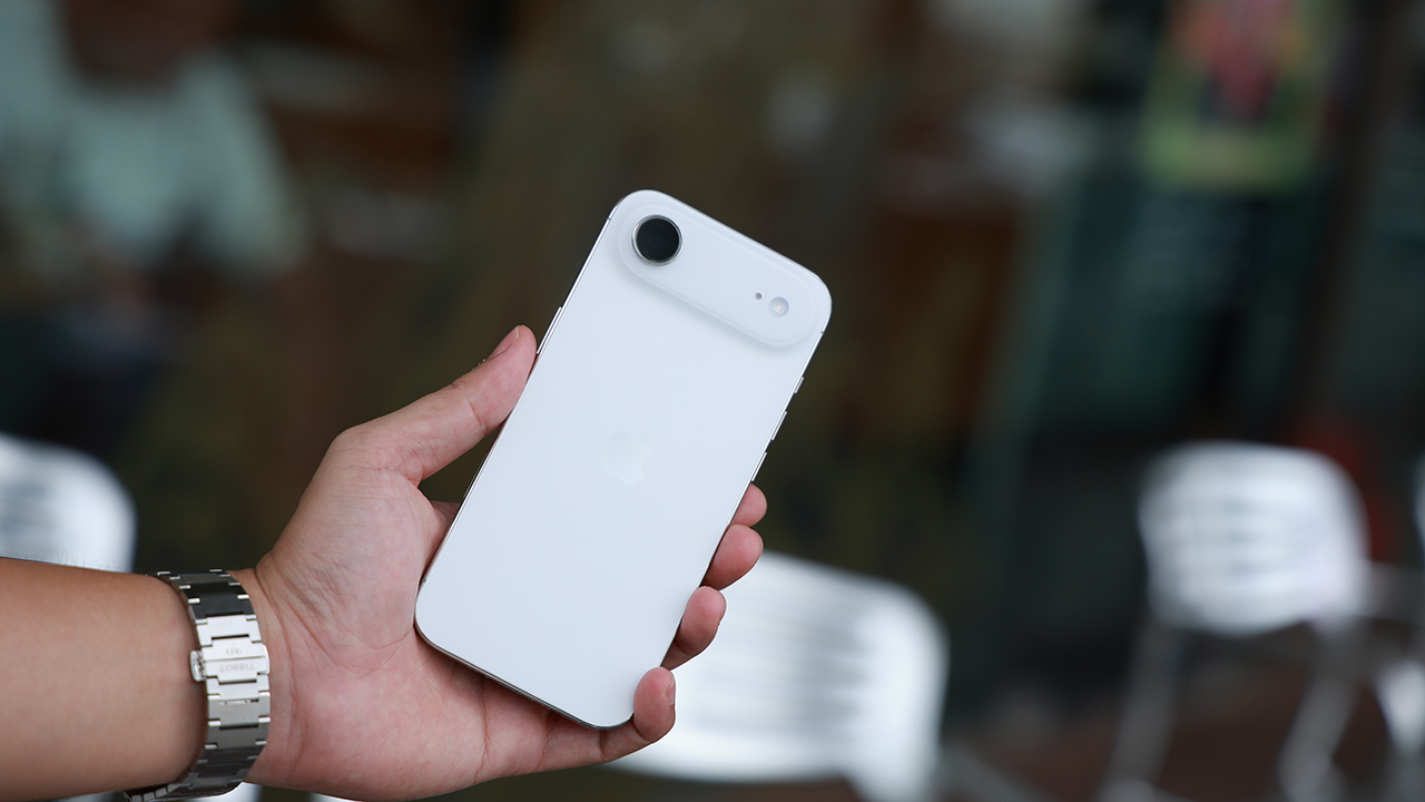 iPhone mới của Apple "thủng đáy", rớt giá thảm hại khiến người mua "khóc thét" - Ảnh 3. iPhone mới của Apple "thủng đáy", rớt giá thảm hại khiến người mua "khóc thét" - Ảnh 3.