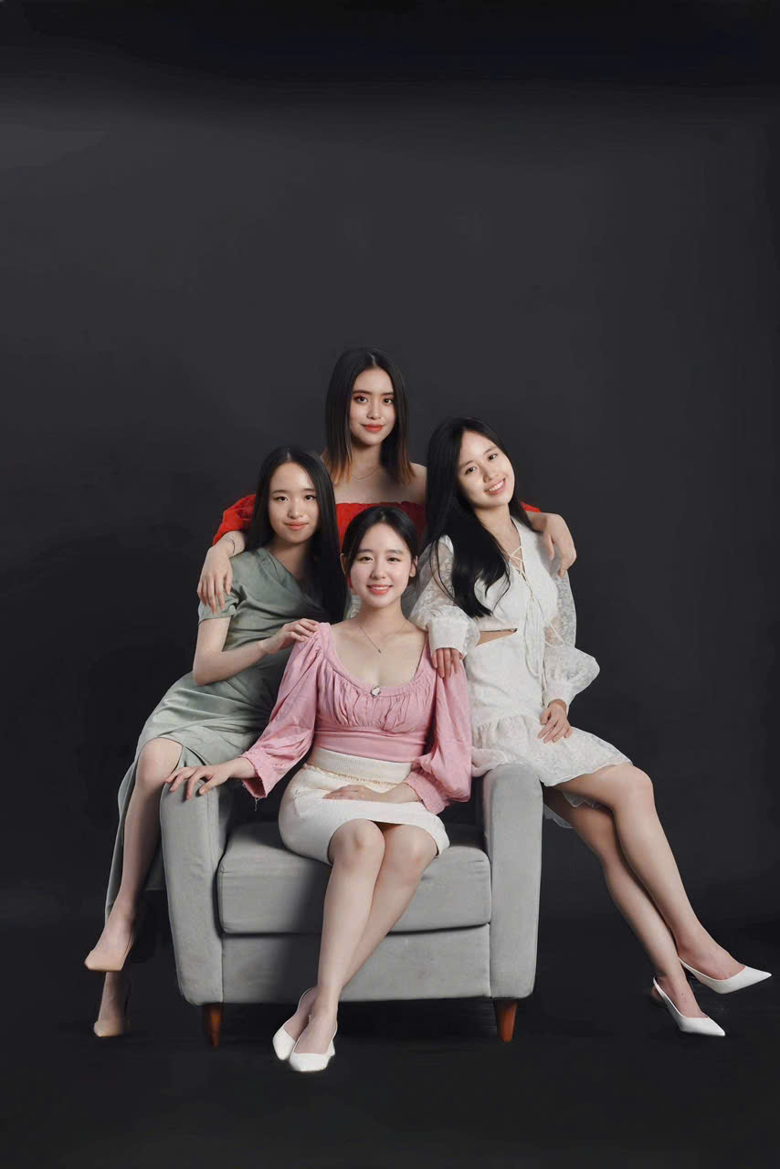 4 chị em sinh tư tuổi Tỵ - con gái của nguyên Phó giám đốc bệnh viện ĐH Y Dược TP.HCM: Tết đi đến đâu là rộn ràng, niềm vui như nhân 3, nhân 4 đến đó- Ảnh 6.