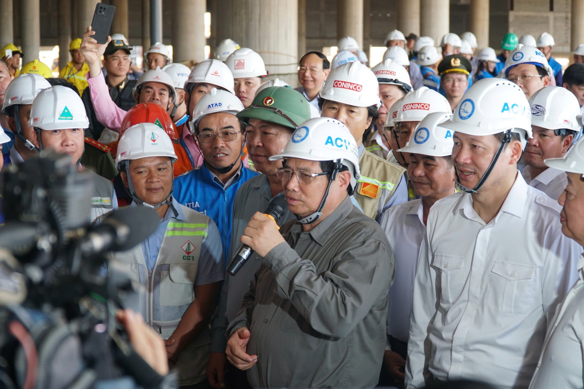 Thủ tướng Phạm Minh Chính kiểm tra, chúc Tết tại sân bay Long Thành- Ảnh 6.