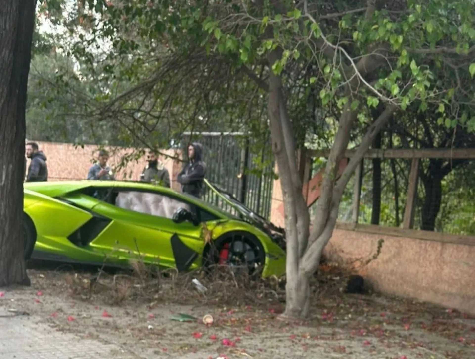 Kỹ thuật viên gây tai nạn cho siêu xe Lamborghini Revuelto trong ngày bàn giao đến khách hàng- Ảnh 2.