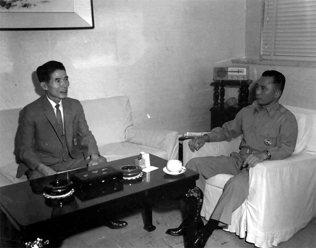 Kim Cheol-ho - Cha đẻ tuổi Tỵ gây dựng Kia từ con số 0- Ảnh 5. Kim Cheol-ho - Cha đẻ tuổi Tỵ gây dựng Kia từ con số 0- Ảnh 5.