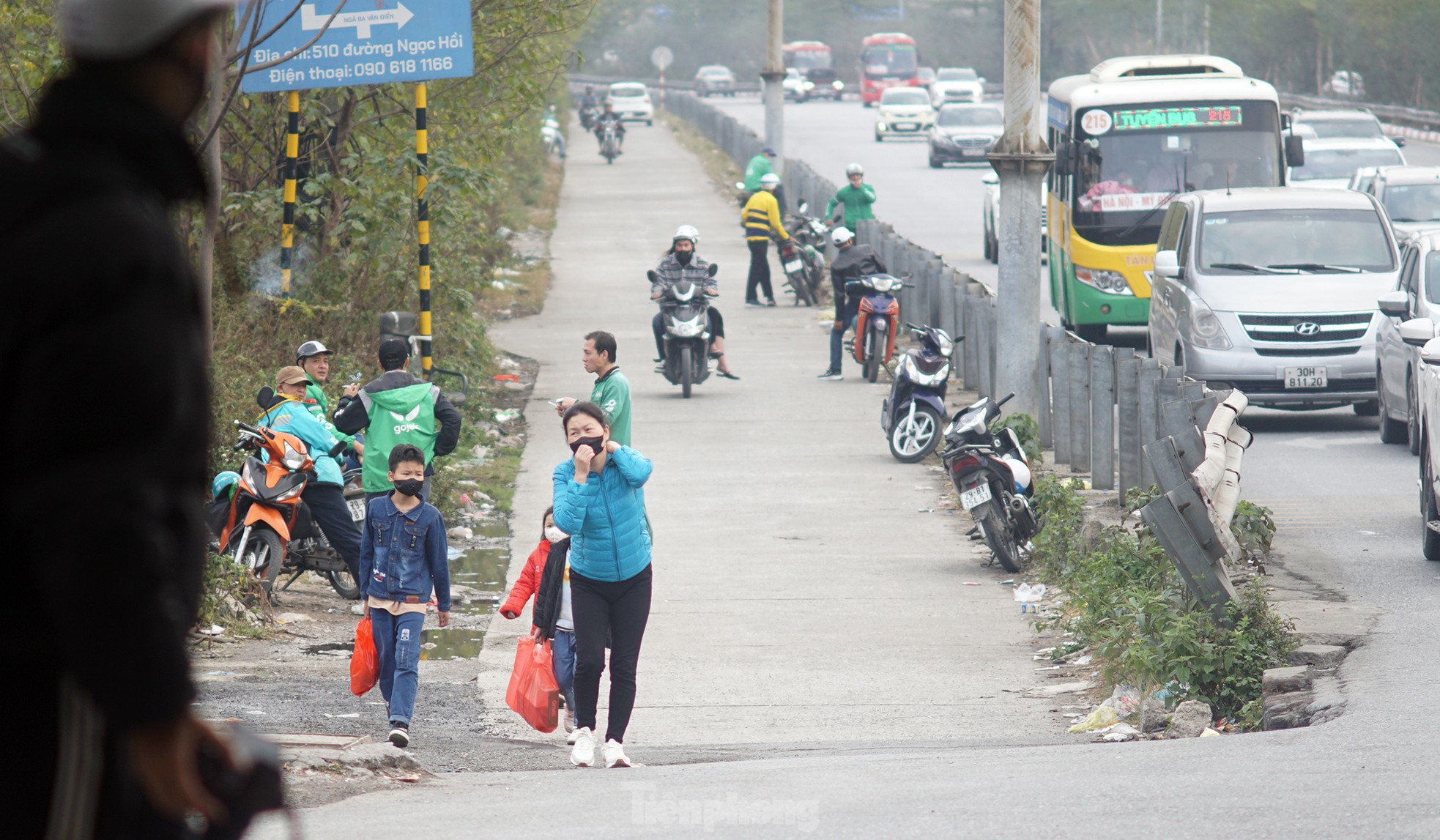 Mùng 4 Tết: Phương tiện ùn dài tại cửa ngõ Thủ đô- Ảnh 7.