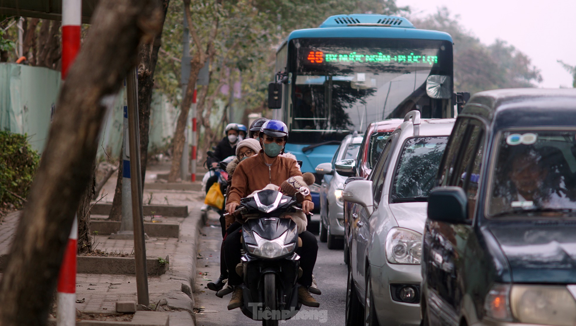 Mùng 4 Tết: Phương tiện ùn dài tại cửa ngõ Thủ đô- Ảnh 2.