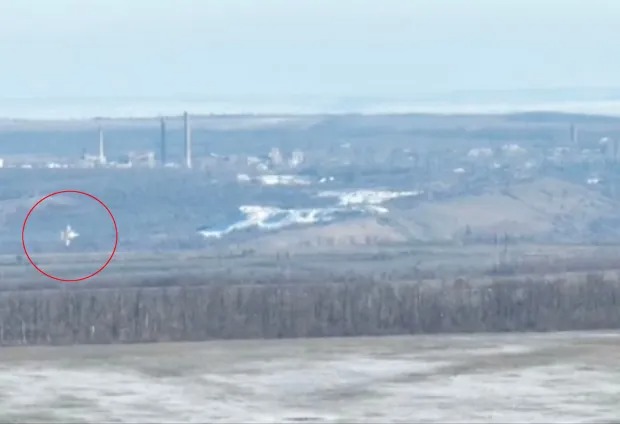 "Chiến thần" 300 tỷ đồng bị hạ, Nga cứu khẩn phi công: Mi-8 tiếp viện lọt ổ mai phục, nghẹt thở đối đầu- Ảnh 1.