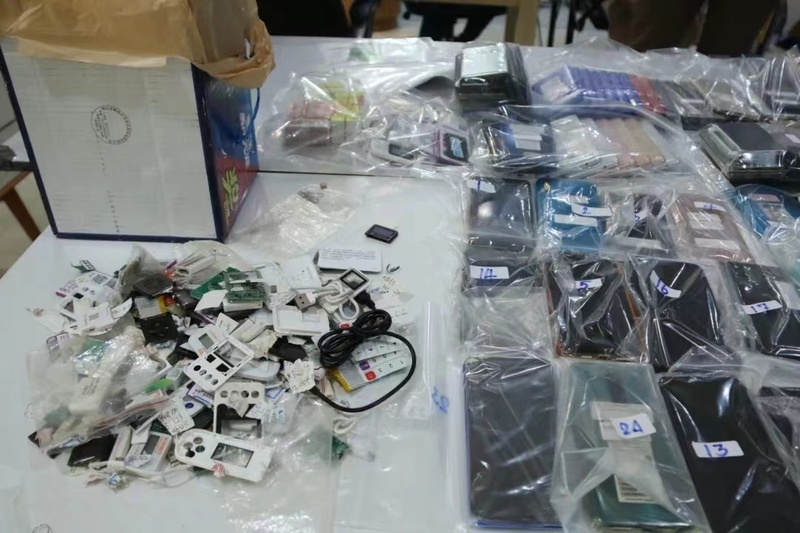 Kiểm tra tài khoản ngân hàng của người đàn ông thất nghiệp, cảnh sát phát hiện hơn 243 tỷ đồng "chảy" ra nước ngoài: 53 người bị bắt giữ, đường dây lừa đảo xuyên biên giới bị triệt phá- Ảnh 2. Kiểm tra tài khoản ngân hàng của người đàn ông thất nghiệp, cảnh sát phát hiện hơn 243 tỷ đồng "chảy" ra nước ngoài: 53 người bị bắt giữ, đường dây lừa đảo xuyên biên giới bị triệt phá- Ảnh 2.