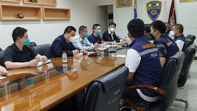 Kiểm tra tài khoản ngân hàng của người đàn ông thất nghiệp, cảnh sát phát hiện hơn 243 tỷ đồng "chảy" ra nước ngoài: 53 người bị bắt giữ, đường dây lừa đảo xuyên biên giới bị triệt phá- Ảnh 1. Kiểm tra tài khoản ngân hàng của người đàn ông thất nghiệp, cảnh sát phát hiện hơn 243 tỷ đồng "chảy" ra nước ngoài: 53 người bị bắt giữ, đường dây lừa đảo xuyên biên giới bị triệt phá- Ảnh 1.