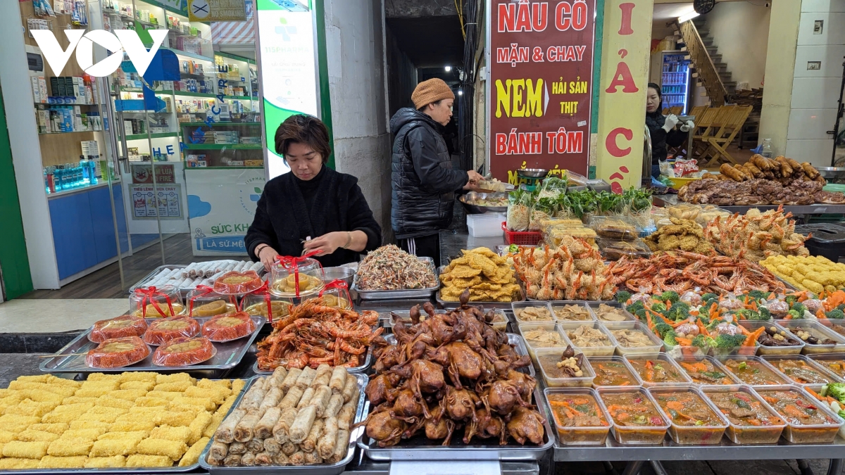 “Chợ nhà giàu” phố cổ Hà Nội tất bật trước ngày Rằm tháng Giêng- Ảnh 5.